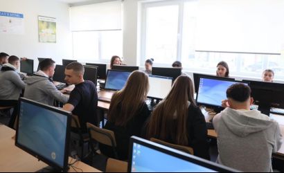 10 laboratorë të rinj informatike do t’i shtohen shkollave të Bashkisë Korçë. 