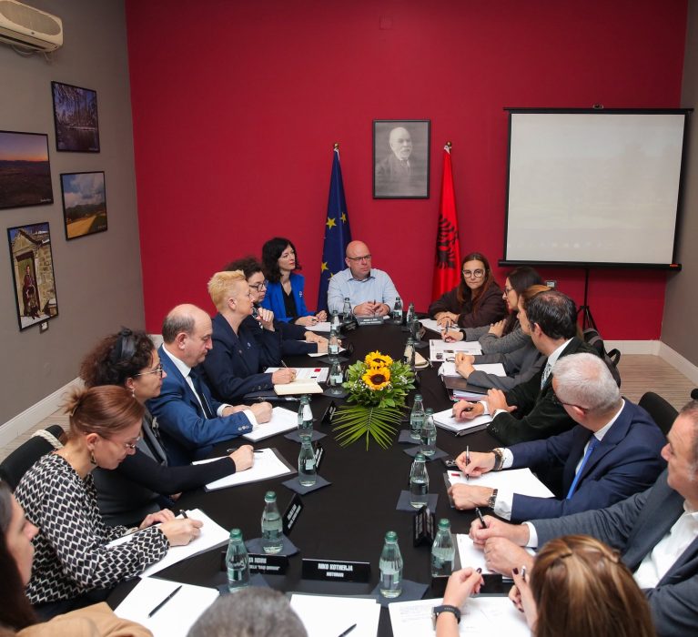 Rihapja e Liceut Francez në Korçë – një hap i rëndësishëm për arsimin.