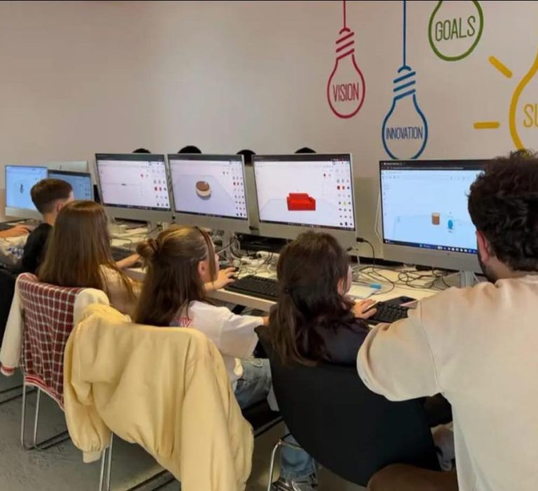 Kursi i 3D Modeling për fëmijë në Korça Innovation Hub