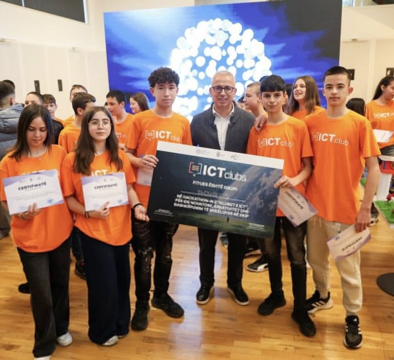 Pesëdhjetë ide inovative nga të rinjtë e Korça Innovation Hub